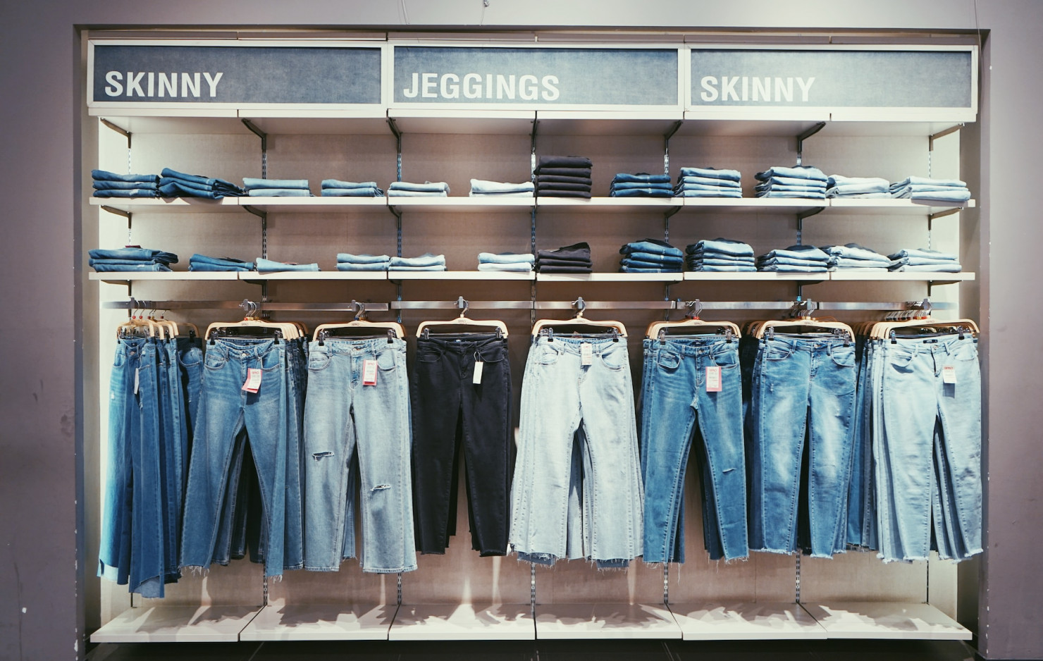 INI CARA STYLING JEANS AGAR LEBIH FASHIONABLE