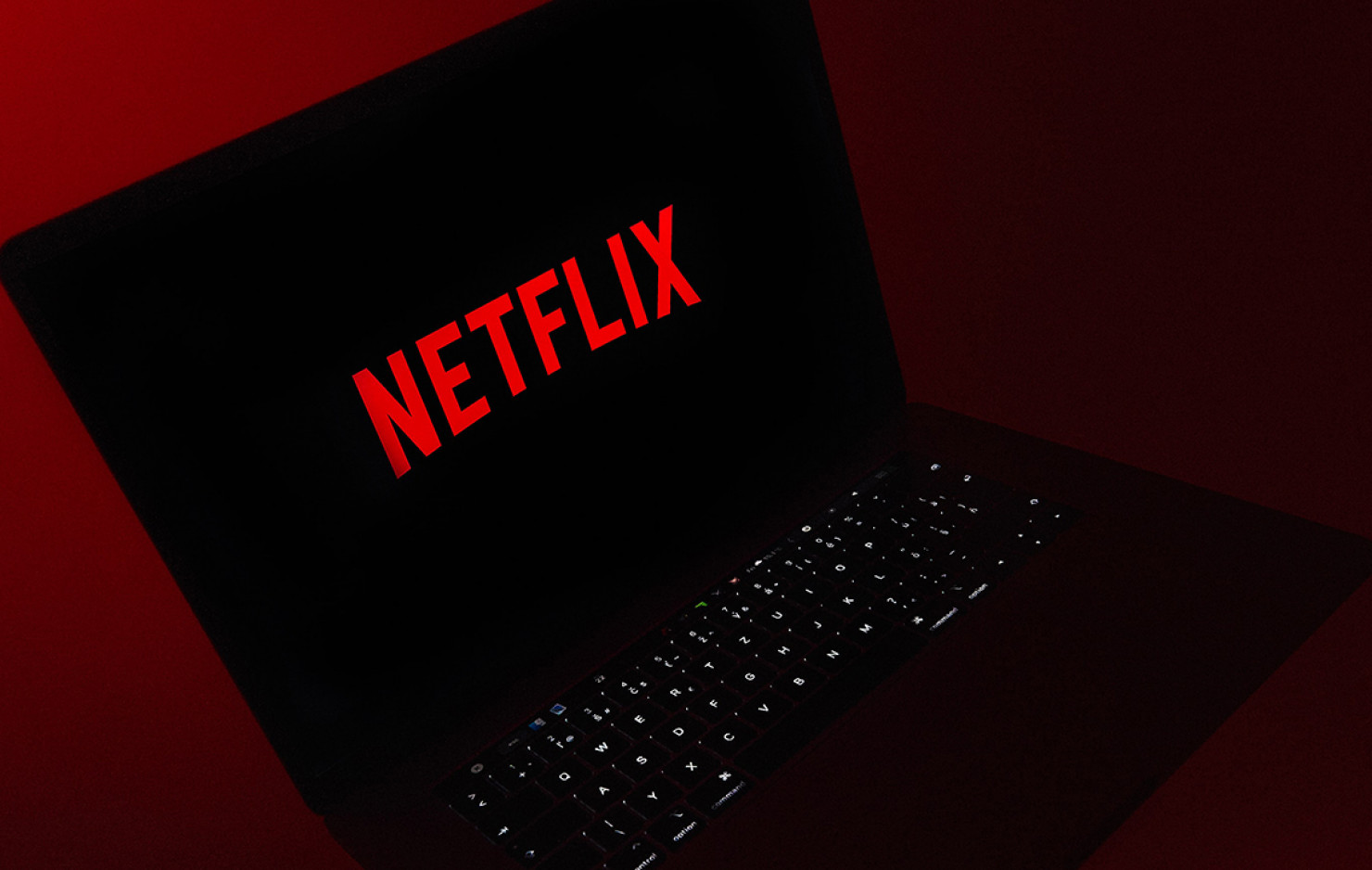 NETFLIX-PEMERINTAH: DARI MUSUH, JADI TEMEN, TERUS ‘DEMEN’